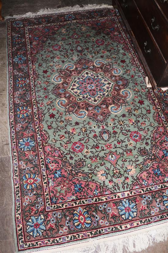 Red & green ground rug